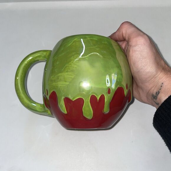 Disney Villains Snow White Wicked Queen Poison Apple Mug Green Red NWOT - Picture 3 of 3